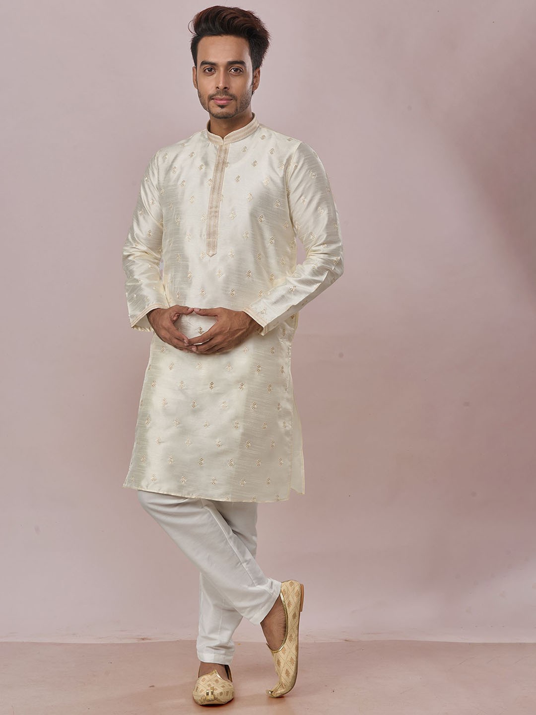 

KHAAS Floral Embroidered Thread Work Mandarin Collar Silk Cotton Straight Kurta, Cream