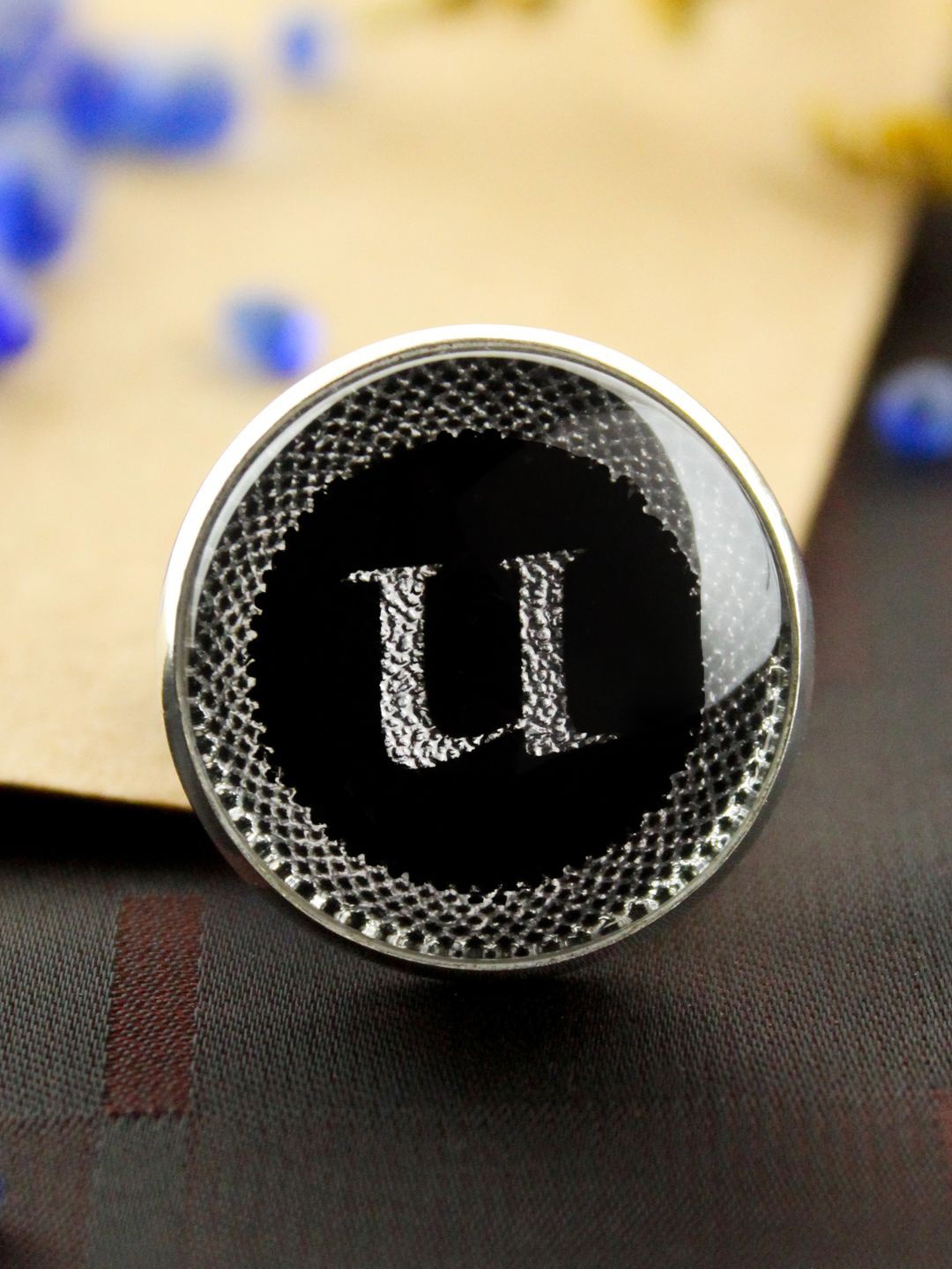 

Kavove Men U Alphabet Brooch, Black