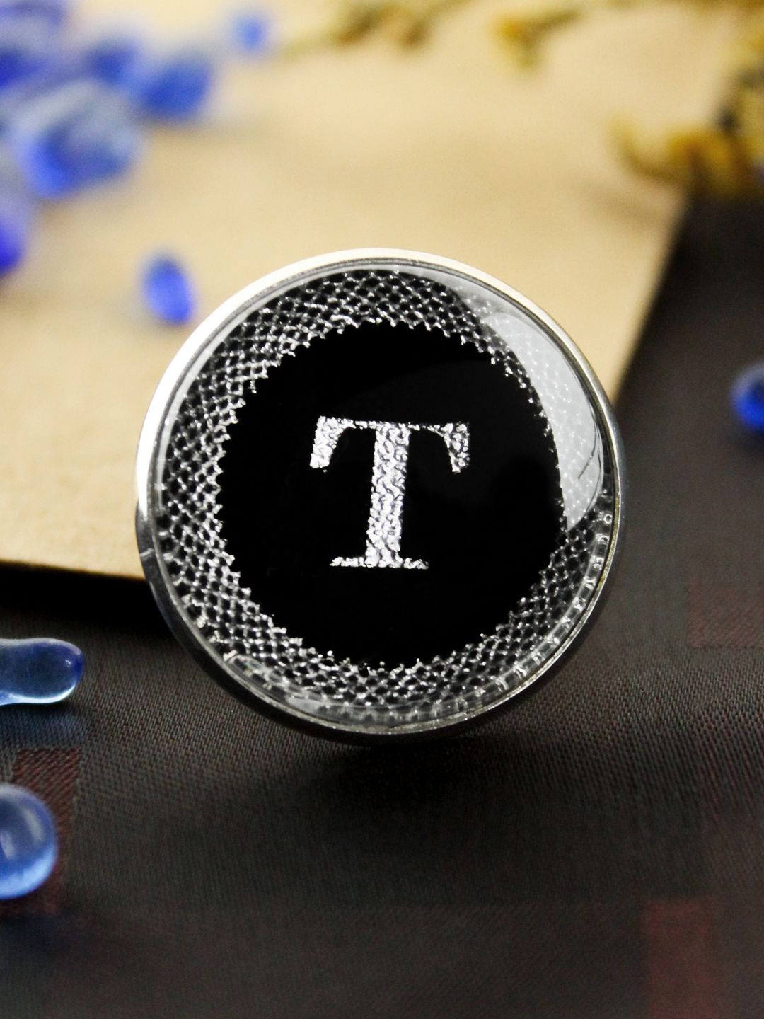 

Kavove Men T Alphabet Brooch, Black