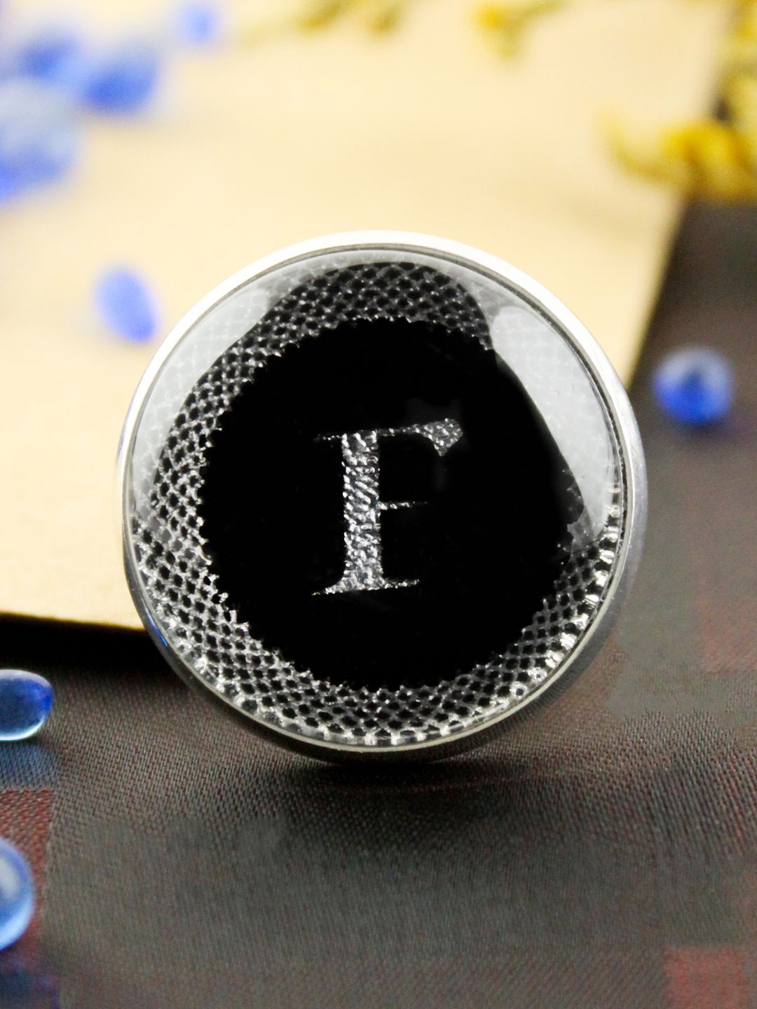 

Kavove Men Alphabet F Lapel Pin Brooch, Black