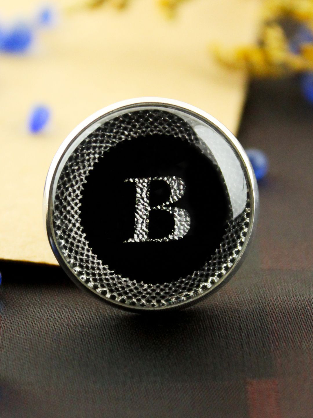 

Kavove Men Alphabet B Lapel Pin Brooch, Black