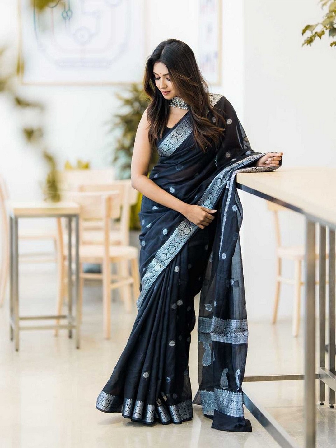 

ZILVIRA Ethnic Motifs Woven Designed Zari Pure Linen Saree, Black