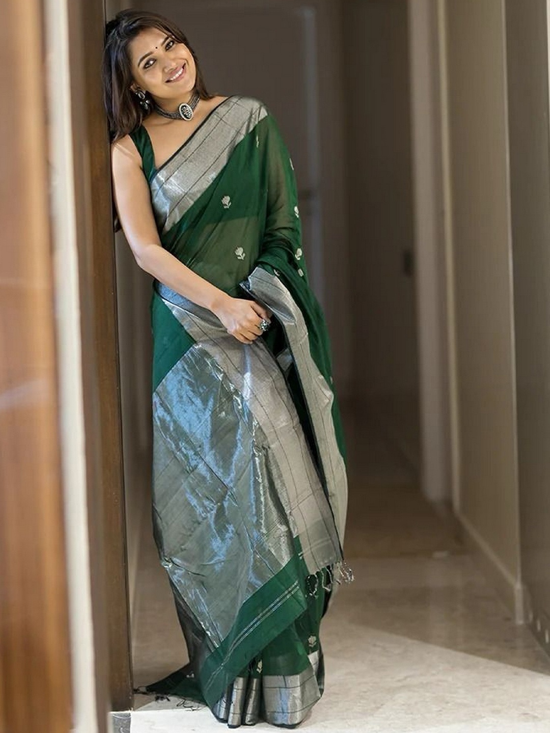 

ZILVIRA Ethnic Motifs Woven Designed Zari Pure Linen Saree, Green
