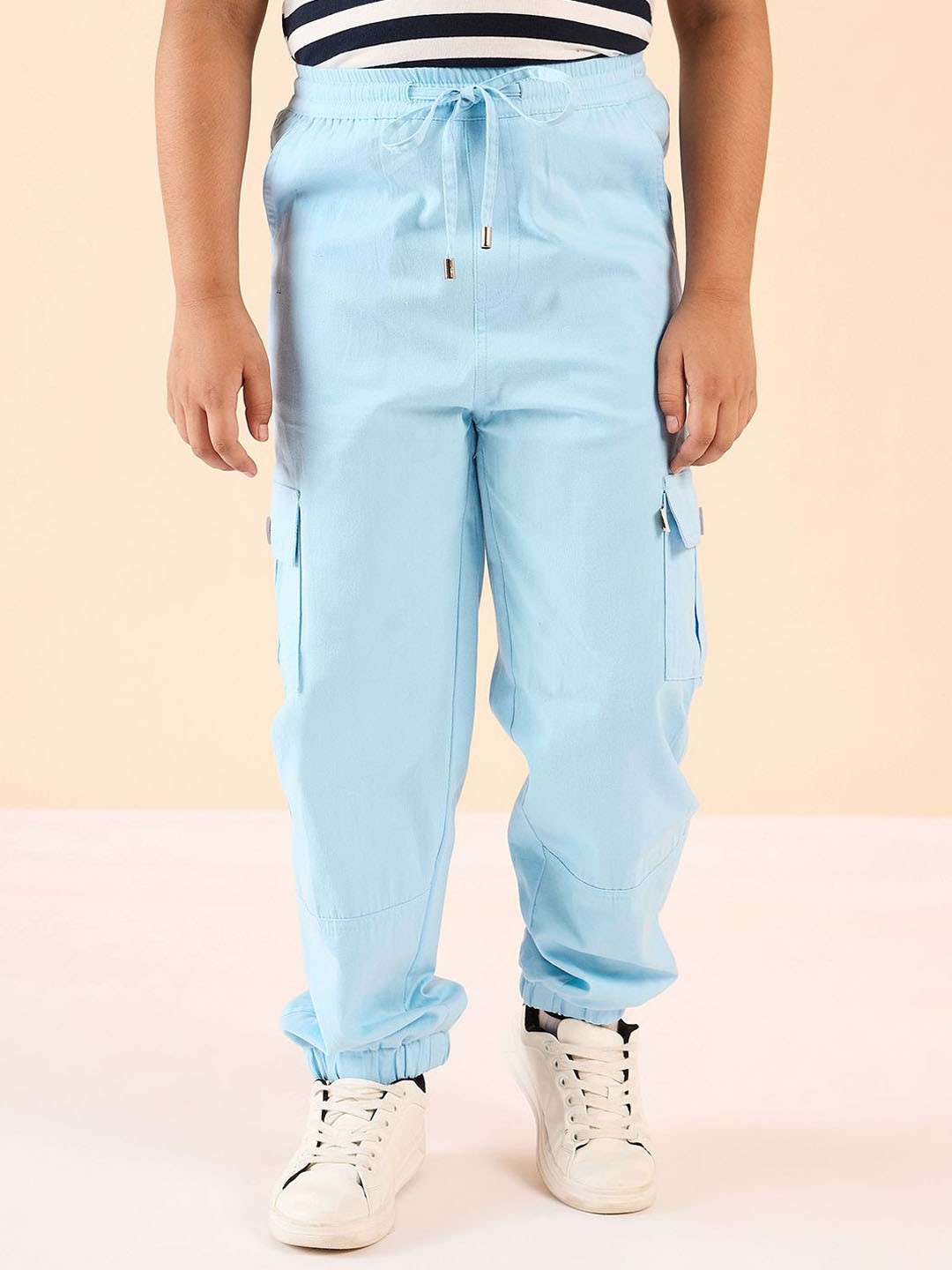 

Stylo Bug Boys Ankle Length Solid Cargos Trousers, Blue