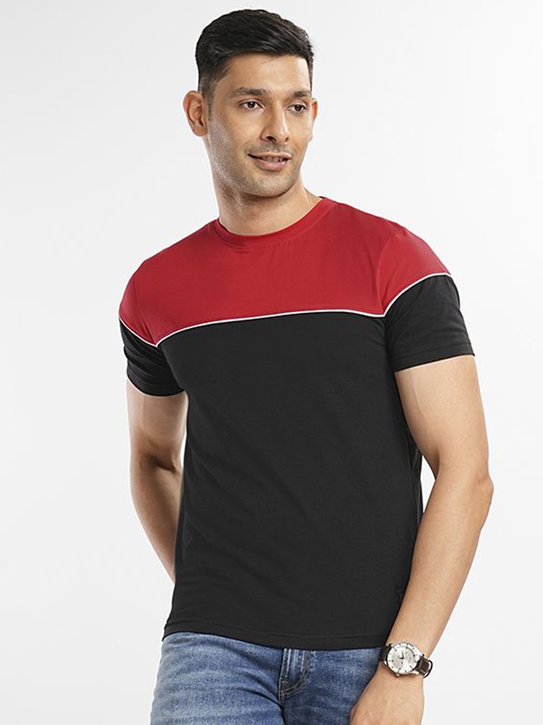 

Bombay High Men Colourblocked Printed Round Neck Cotton T-Shirt, Black