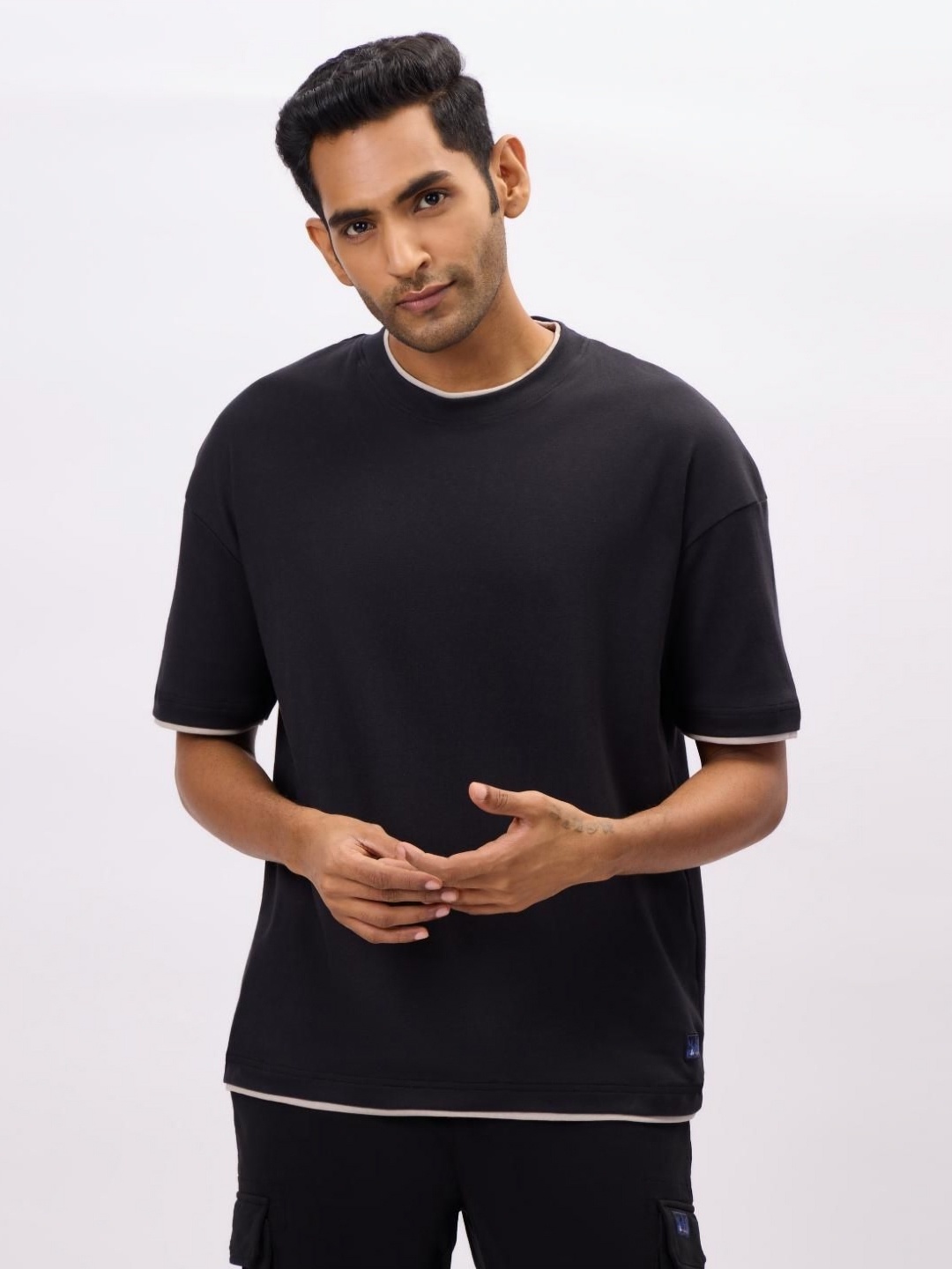 

Bombay High Men Solid Round Neck Cotton T-Shirt, Black