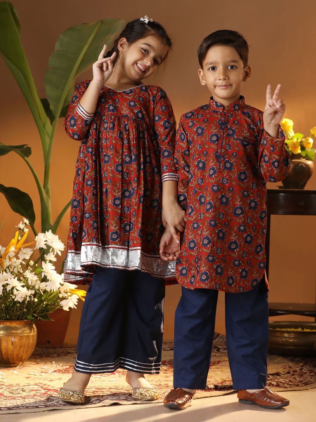 

VASTRAMAY Boys Floral Printed Roll-Up Sleeves Pure Cotton Straight Kurta With Pyjamas, Rust