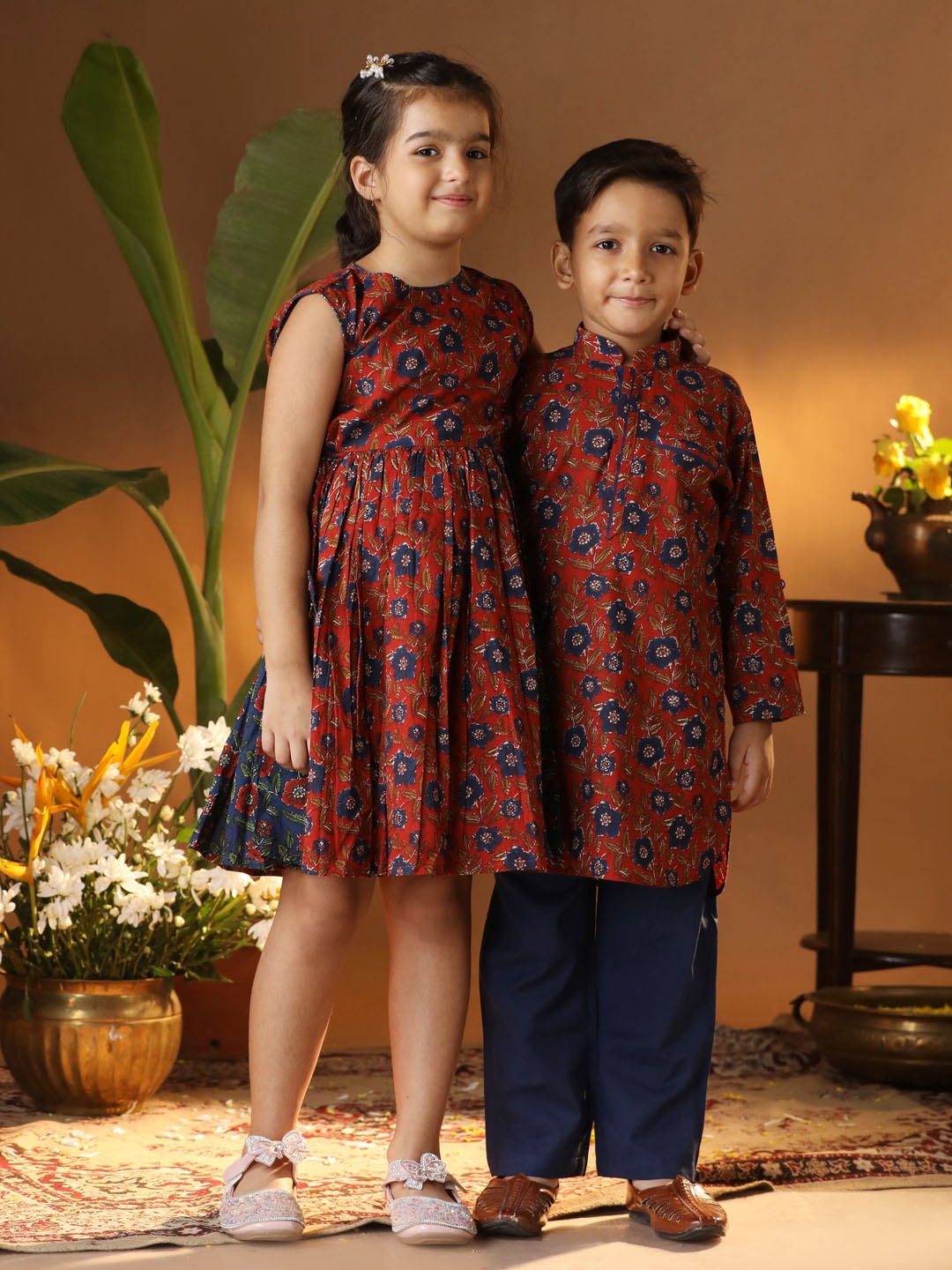 

VASTRAMAY Boys Floral Printed Roll-Up Sleeves Pure Cotton Straight Kurta With Pyjamas, Rust