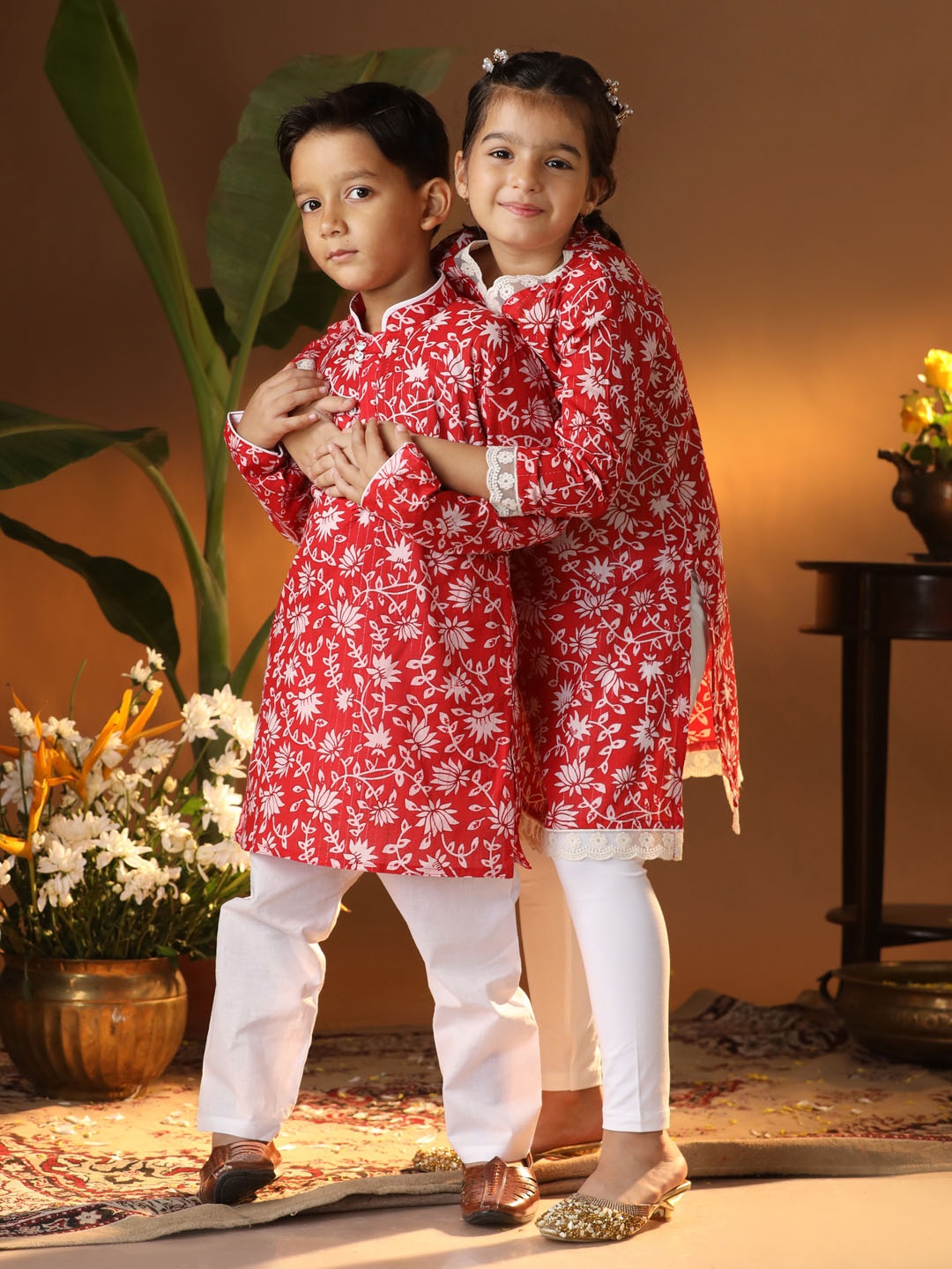 

VASTRAMAY Boys Floral Printed Mandarin Collar Pure Cotton Straight Kurta with Trousers, Red