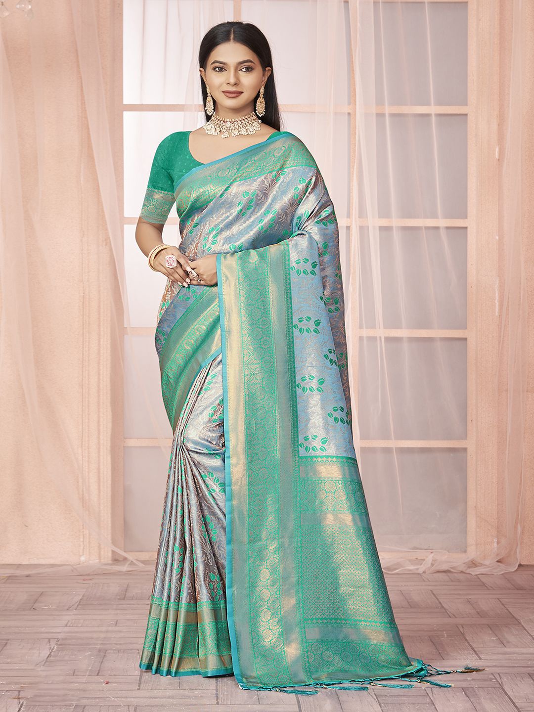 

Ishin Ethnic Motif Zari Woven Tassel Saree with Blouse, Sea green