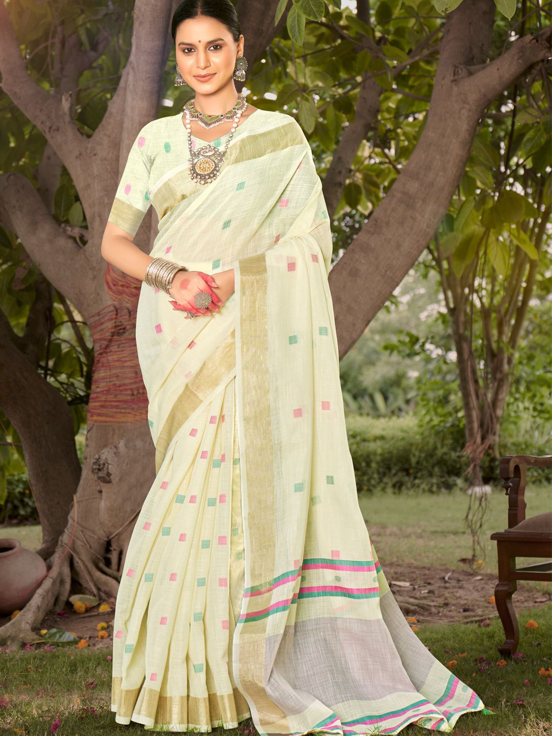 

Ishin Woven Design Zari Saree, Off white