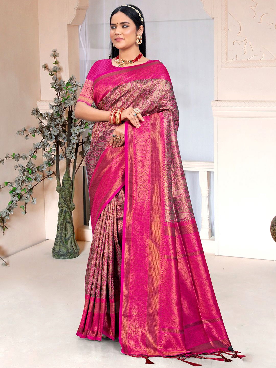 

Ishin Ethnic Motif Zari Woven Tassel Saree With Blouse, Pink