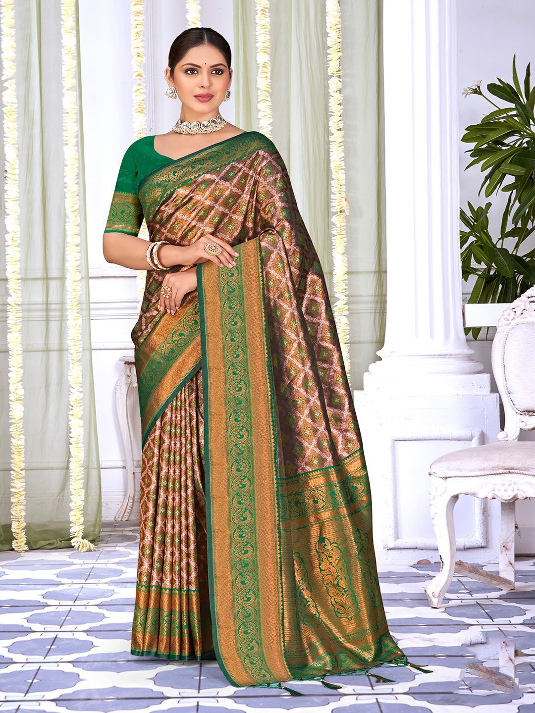 

Ishin Woven Design Zari Silk Blend Saree, Green