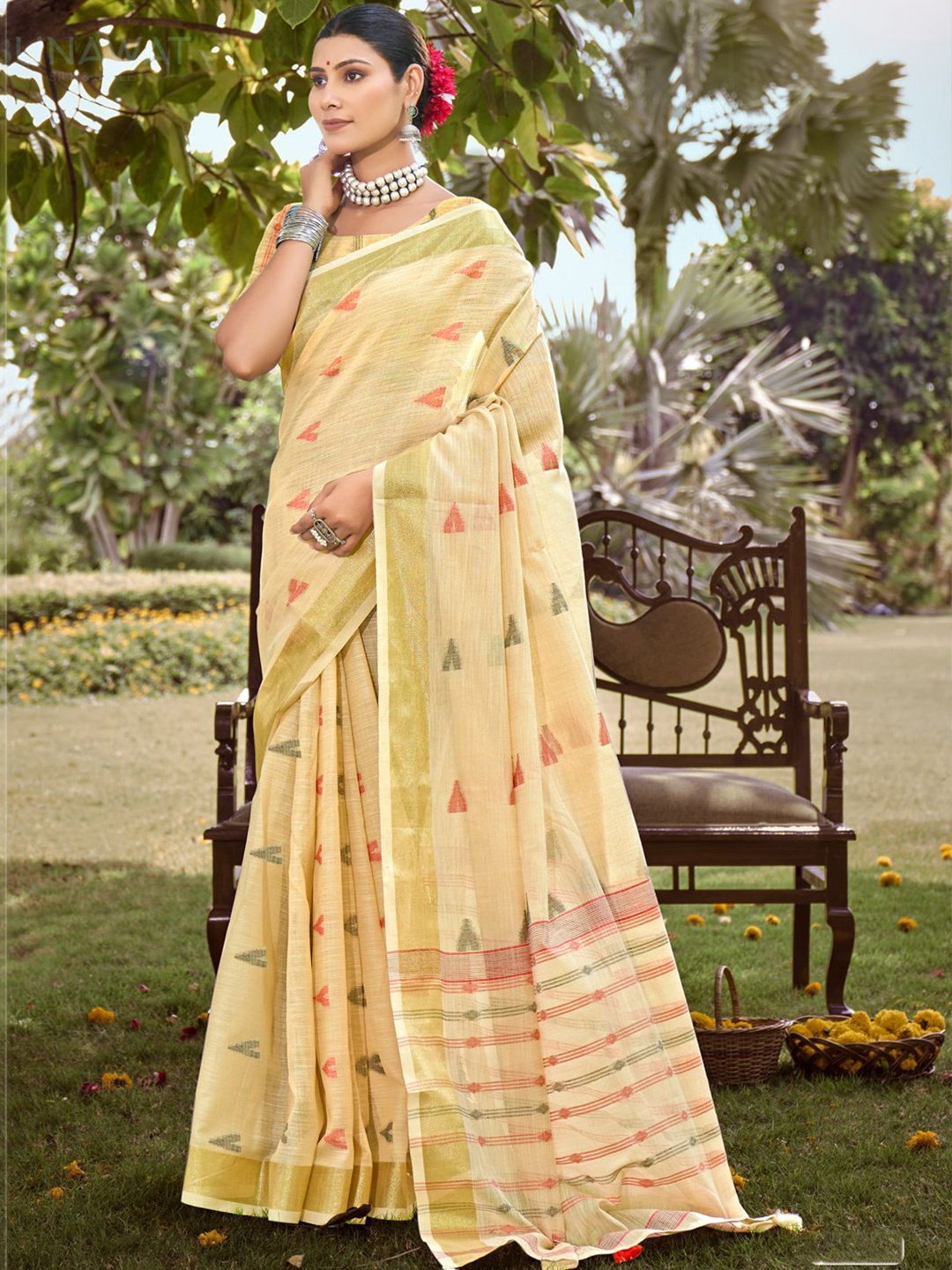 

Ishin Geometric Woven Design Saree, Beige