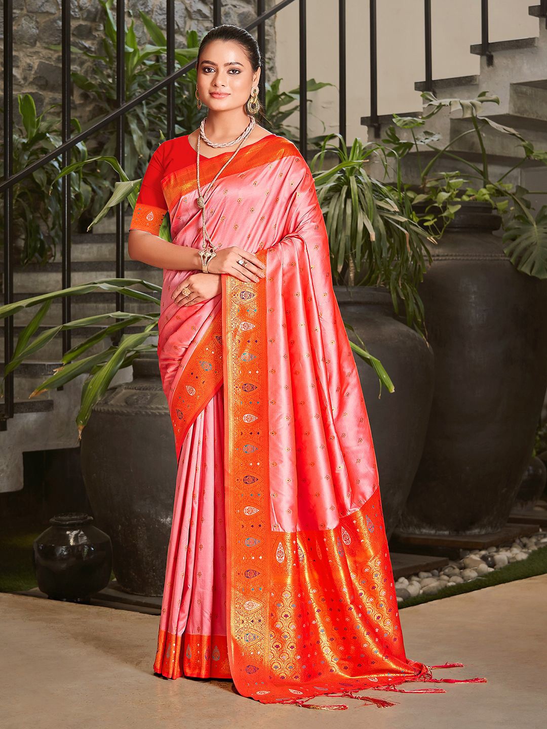 

Ishin Ethnic Motifs Zari Silk Blend Saree, Pink