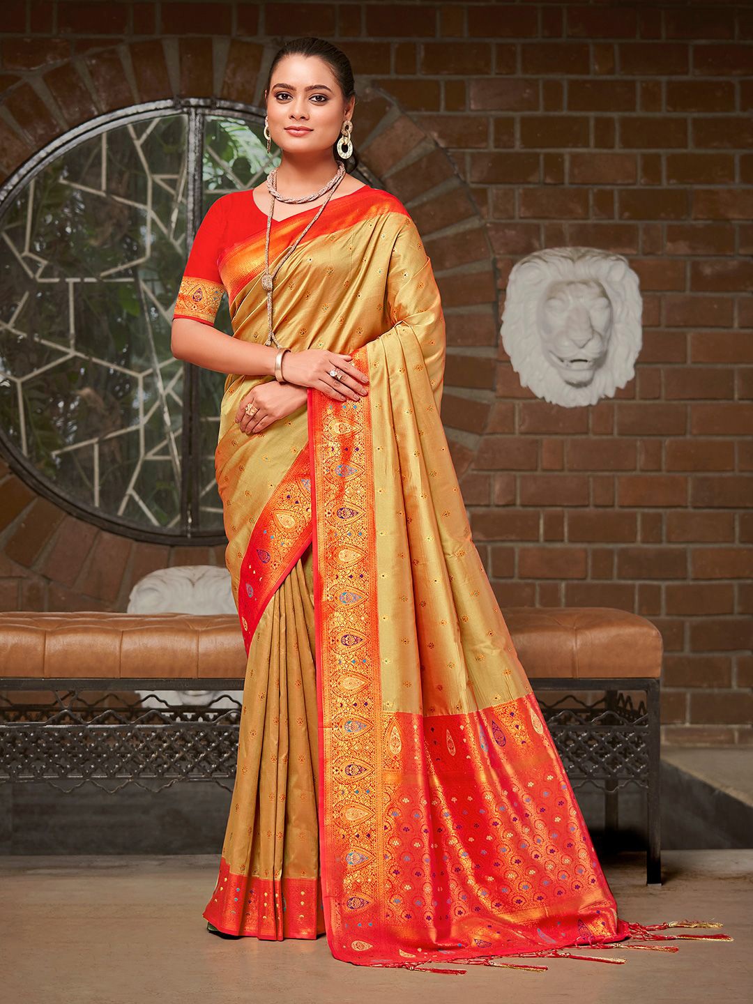 

Ishin Woven Design Zari Silk Blend Saree, Gold