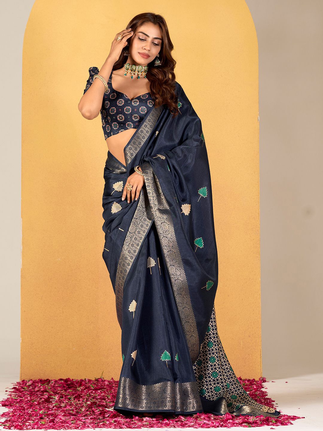 

Mitera Ethnic Motif Zari Woven Saree, Navy blue