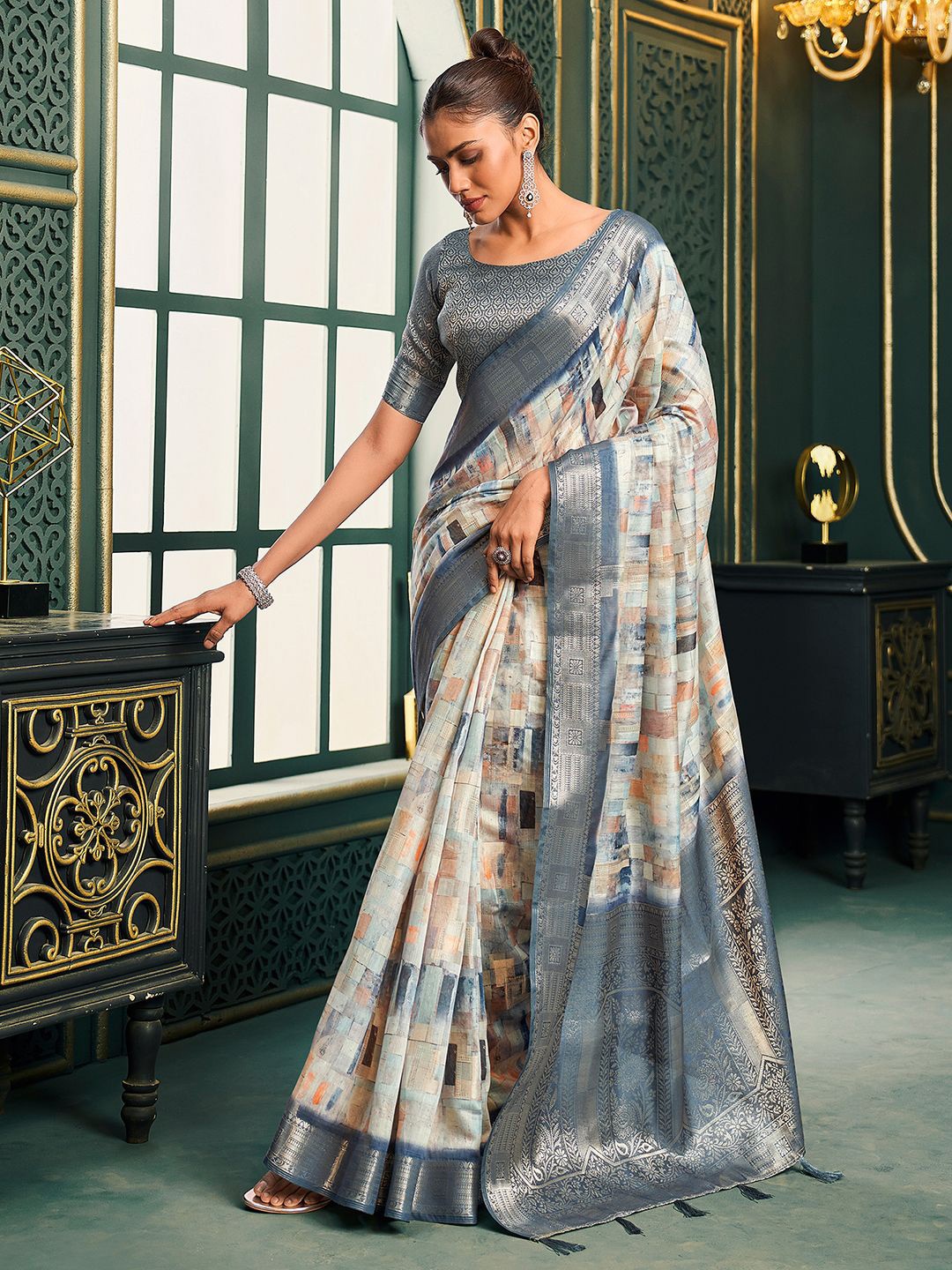 

Mitera Zari Woven Tassel Saree, Grey