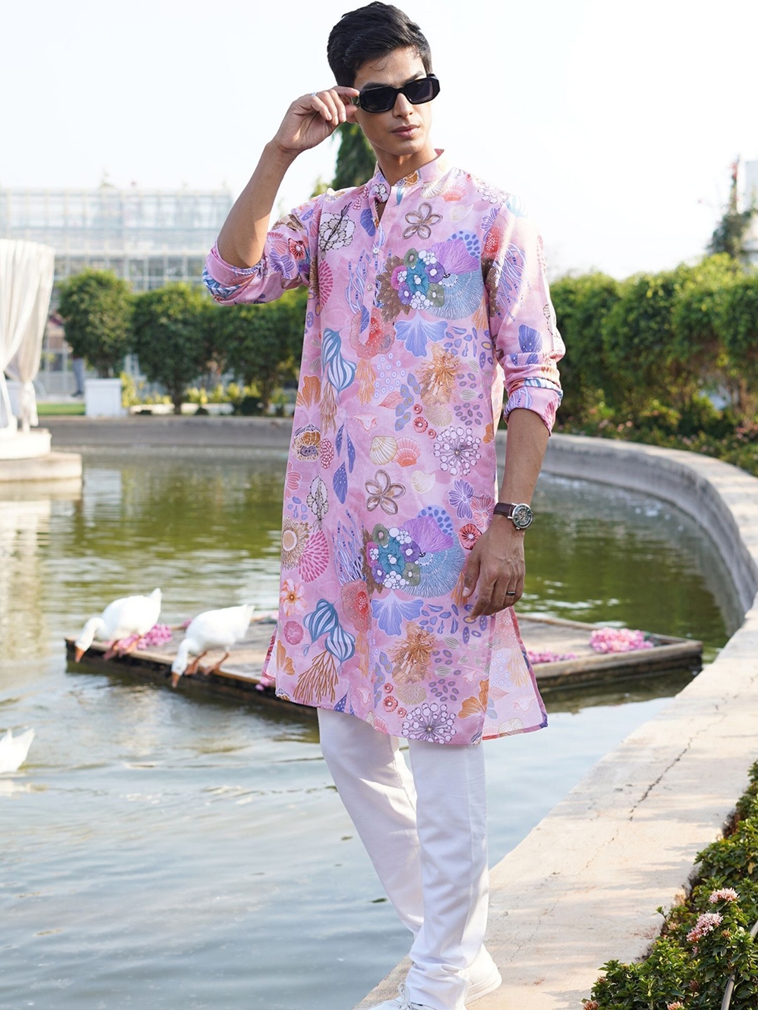 

SHIWAM ETHNIX Mandarin Collar Floral Printed Cotton Kurta with Pyjamas, Pink