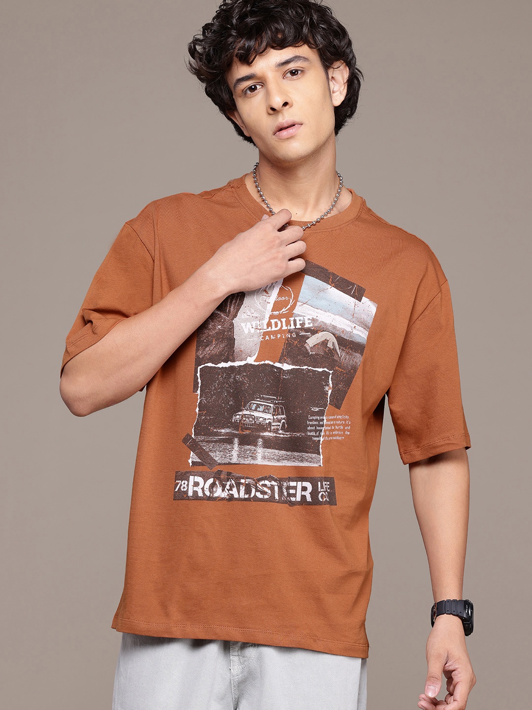 

The Roadster Lifestyle Co. Men Printed Pure Cotton Relaxed Fit T-shirt, Rust