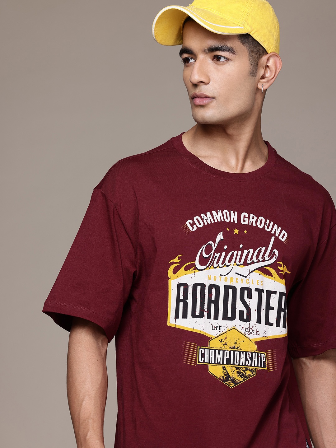 

The Roadster Lifestyle Co. Men Printed Pure Cotton Relaxed Fit T-shirt, Burgundy