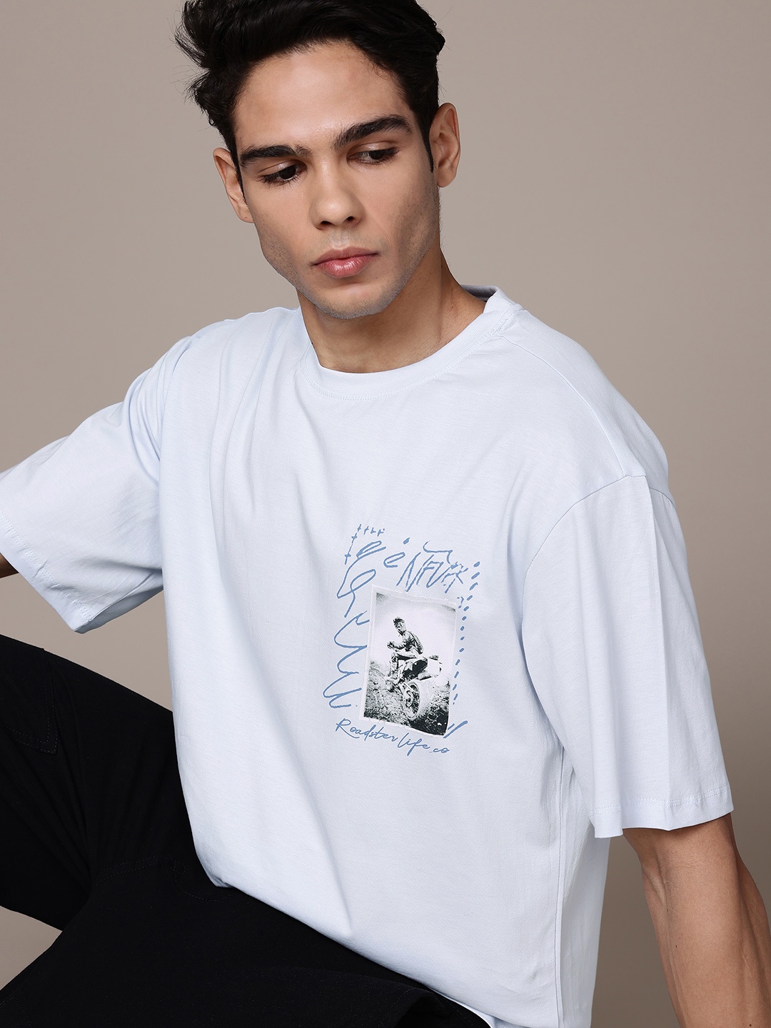 

The Roadster Lifestyle Co. Graphic Printed Drop-Shoulder Sleeves T-Shirt, Blue