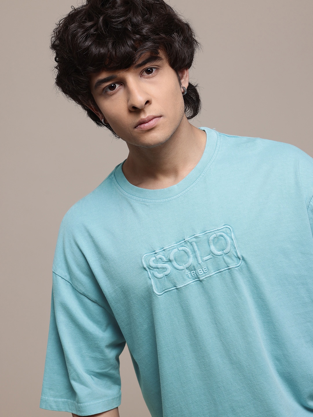 

The Roadster Lifestyle Co. Men Embossed Oversized T-shirt, Blue