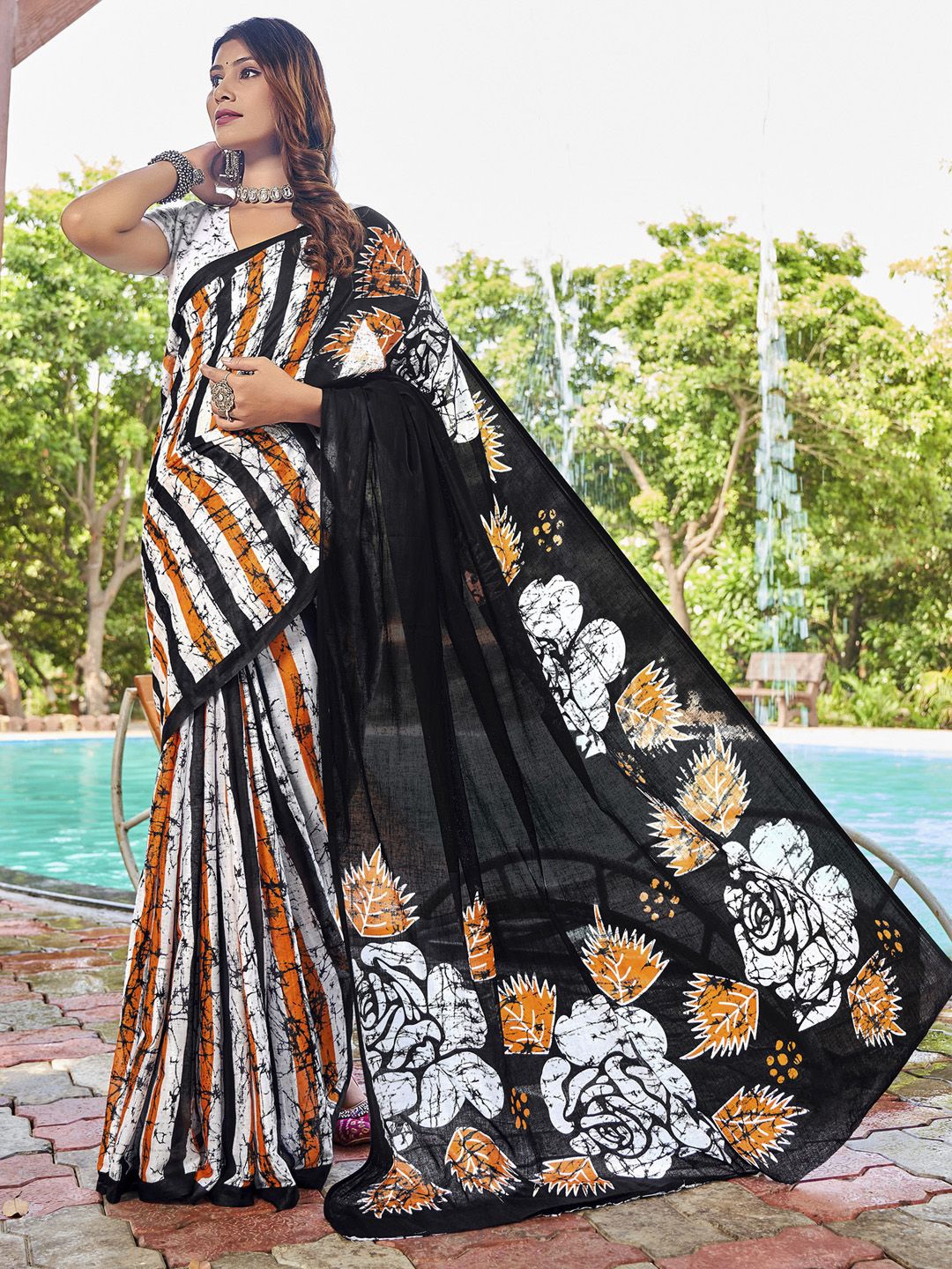 

KALINI Striped Saree With Blouse Piece, White