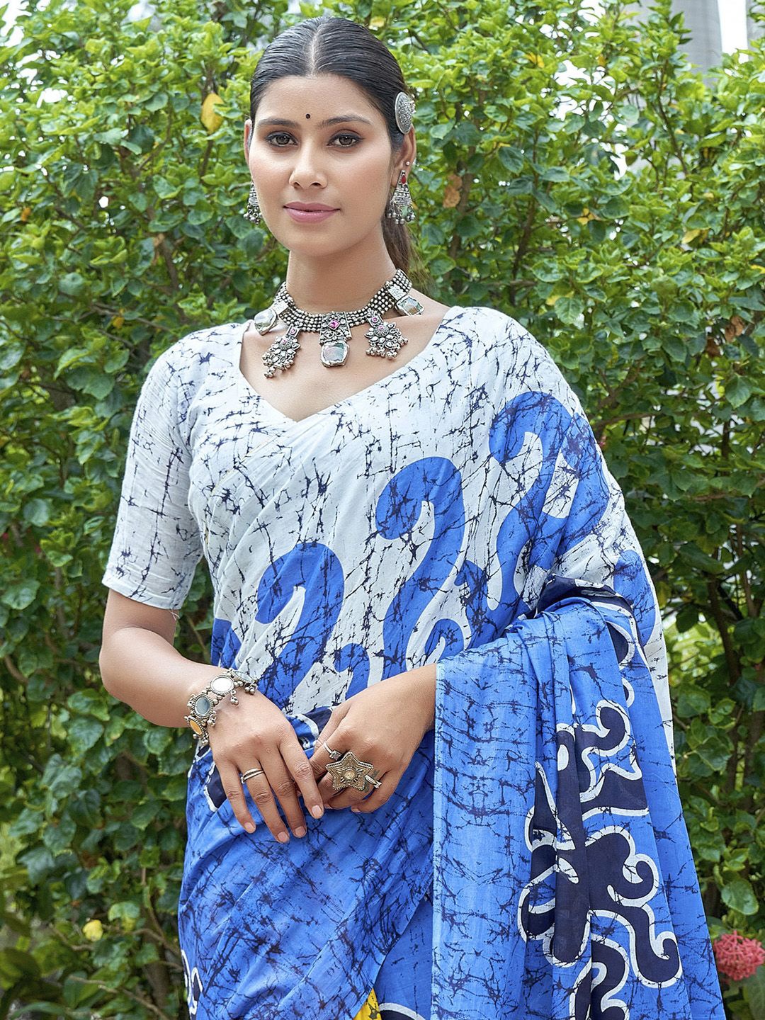 

KALINI Abstract Saree With Blouse Piece, Blue