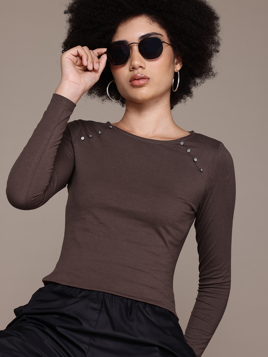 

The Roadster Lifestyle Co. Long Sleeves Fitted Top with Button Detail, Coffee brown