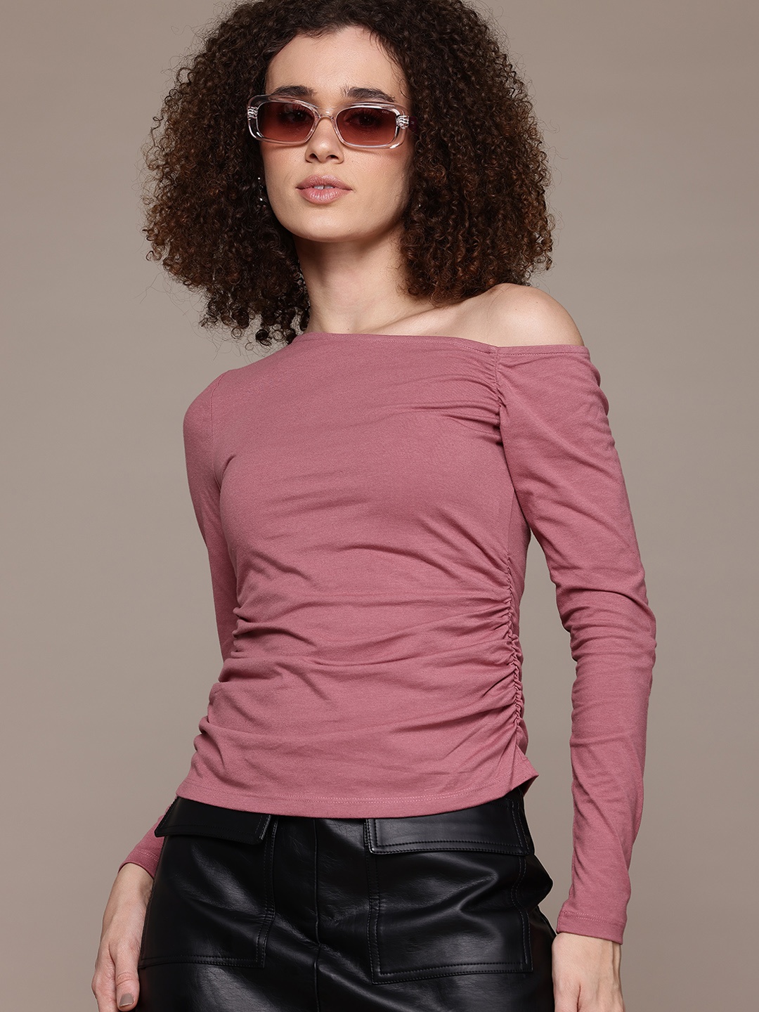 

The Roadster Lifestyle Co. One Shoulder Ruched Top, Pink