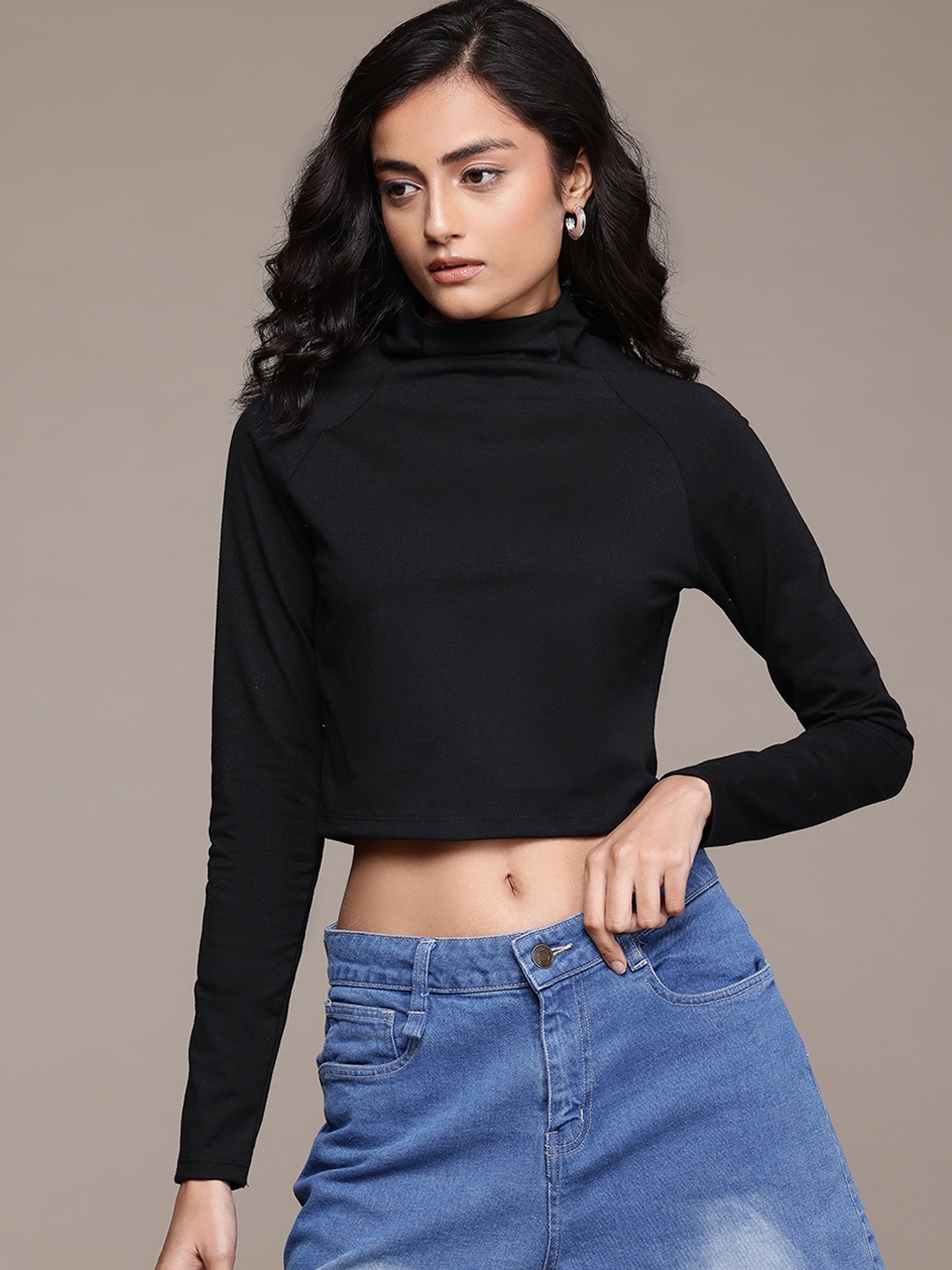 

The Roadster Lifestyle Co. High Neck Raglan Sleeves Crop Top, Black