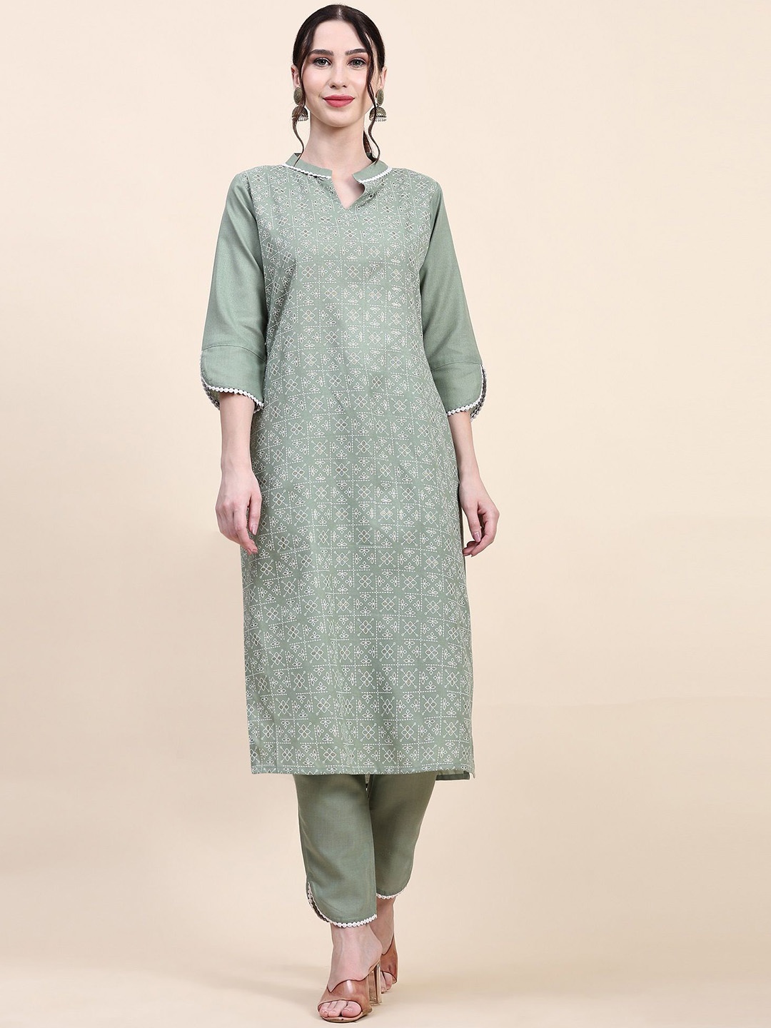 

QVAZOR Ethnic Motifs Printed Regular Kurta with Trousers, Green