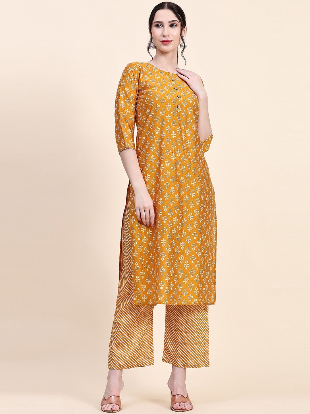 

QVAZOR Ethnic Motifs Printed Regular Kurta with Trousers, Yellow