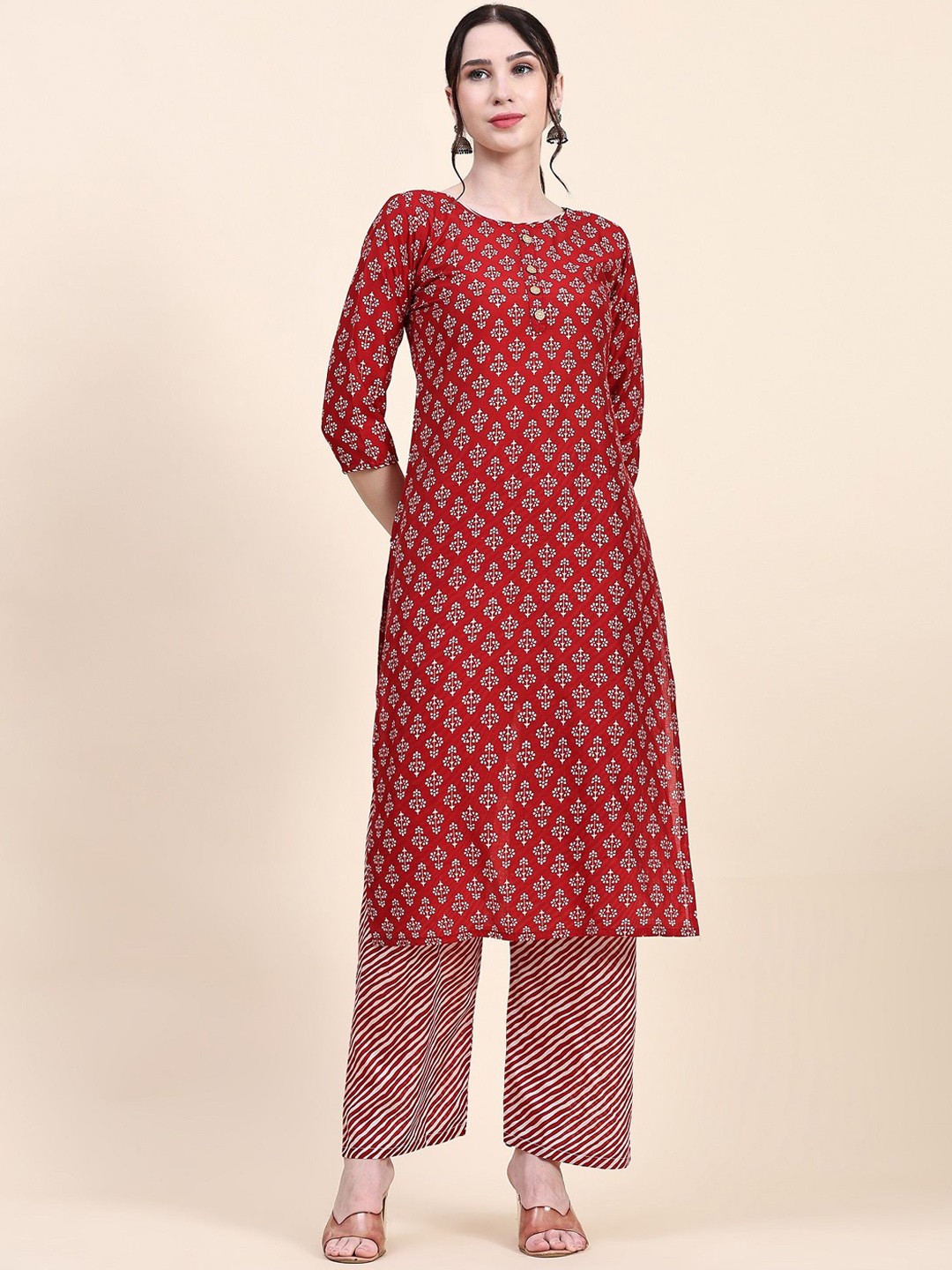 

QVAZOR Ethnic Motifs Printed Regular Kurta with Trousers, Red