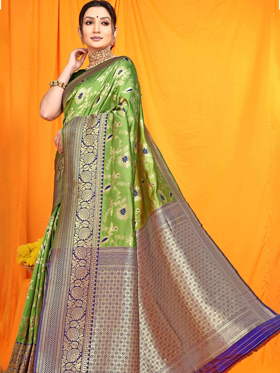 

Mitera Ethnic Motifs Zari Banarasi Saree, Green