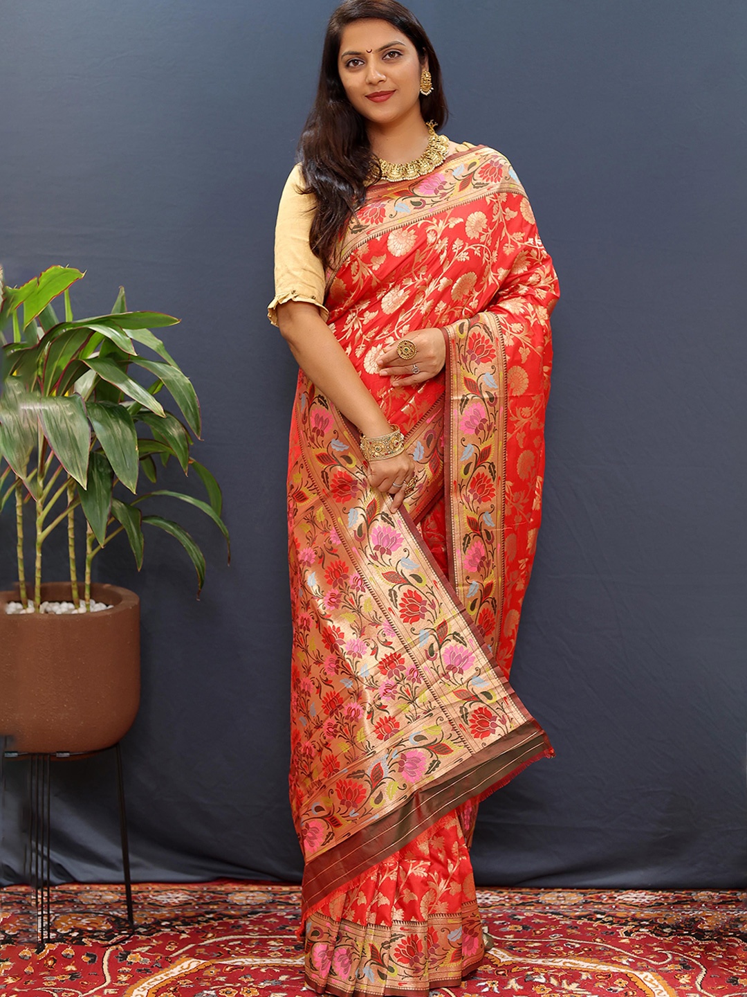 

Mitera Ethnic Motifs Zari Banarasi Saree, Red