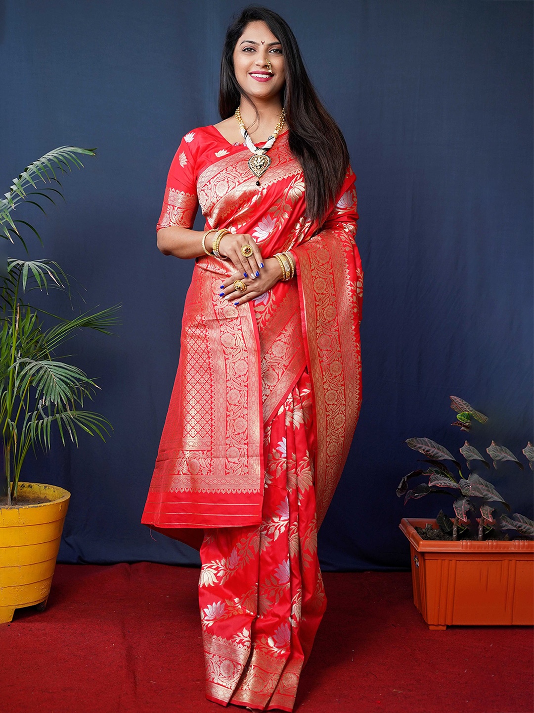 

Mitera Ethnic Motifs Zari Banarasi Saree, Red