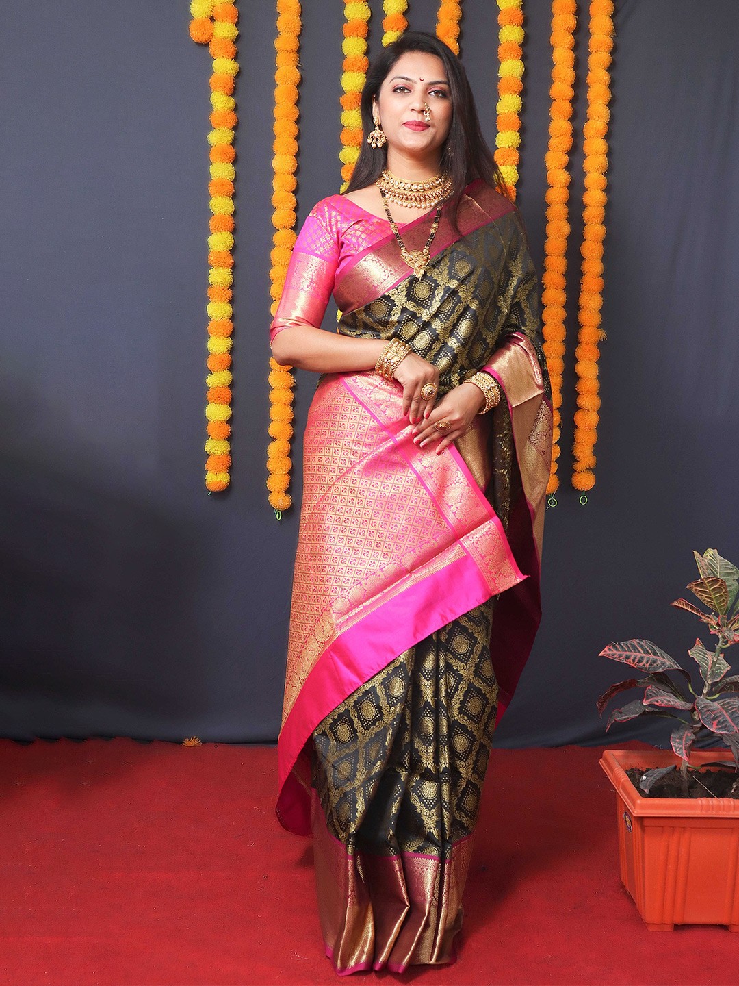 

Mitera Ethnic Motifs Zari Kanjeevaram Saree, Black