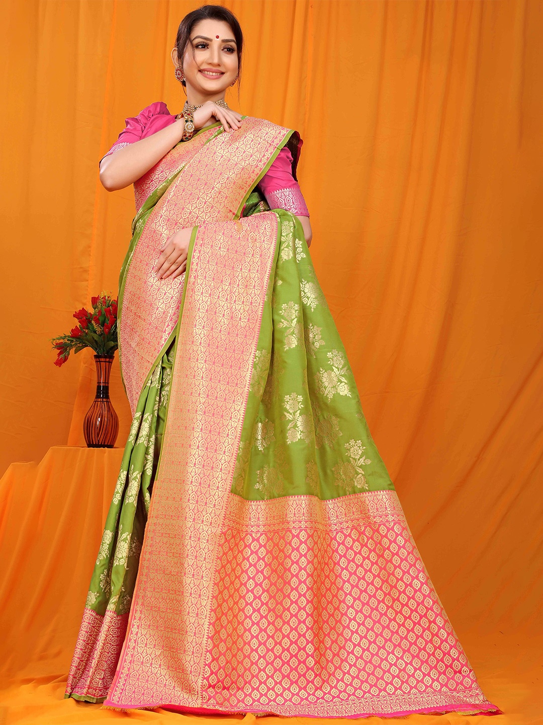 

Mitera Ethnic Motifs Zari Kanjeevaram Saree, Green