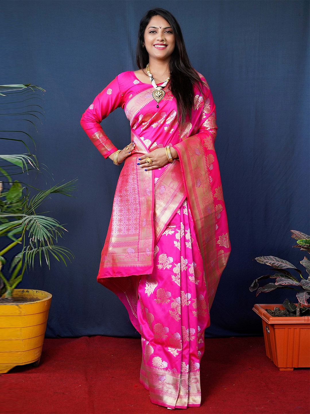 

Mitera Ethnic Motifs Zari Banarasi Saree, Pink