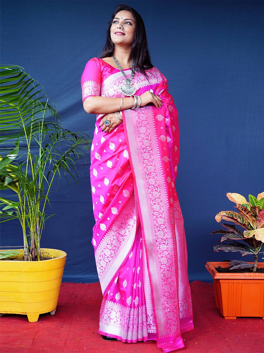 

Mitera Woven Design Zari Kanjeevaram Saree, Pink