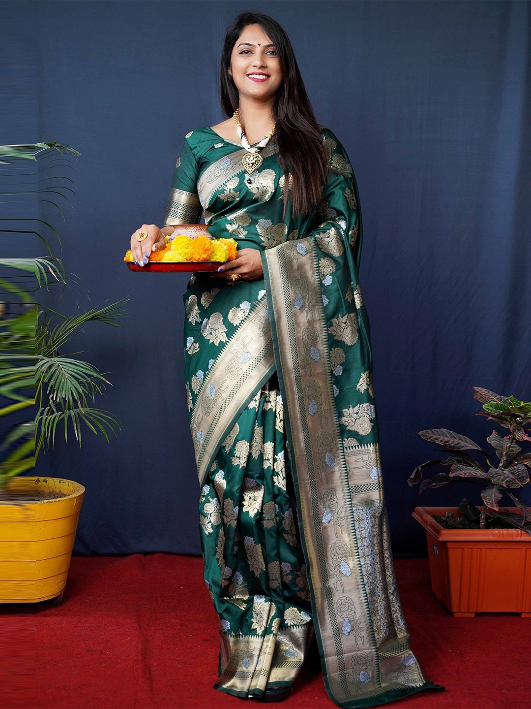 

Mitera Ethnic Motifs Zari Banarasi Saree, Green