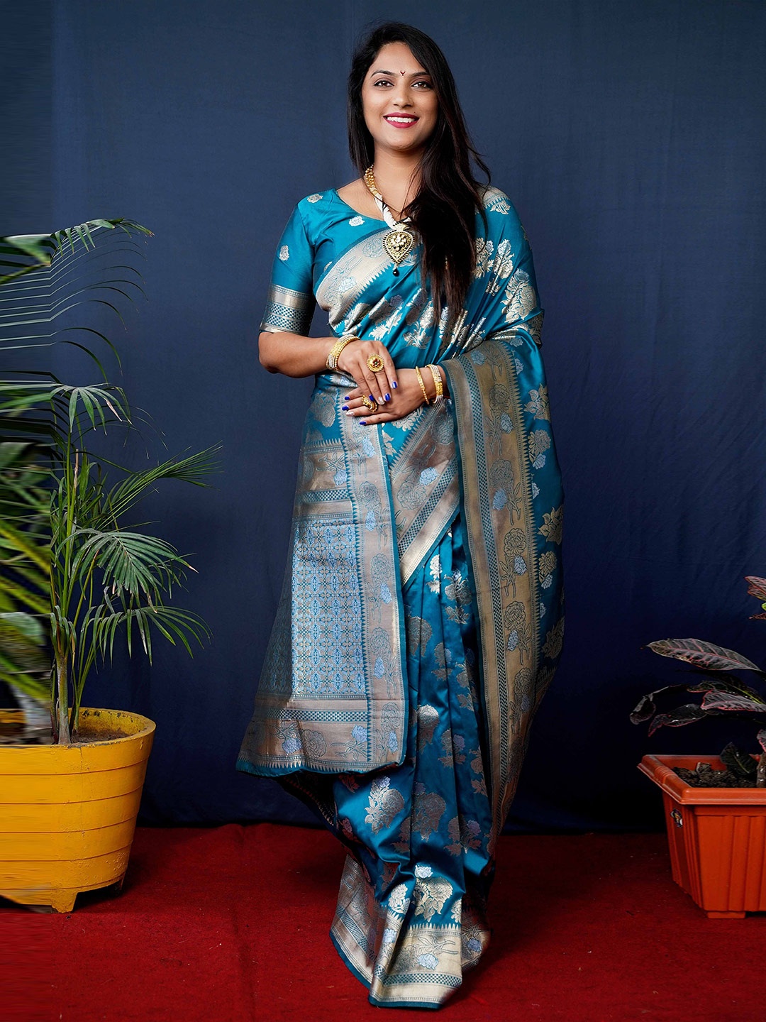 

Mitera Woven Design Zari Banarasi Saree, Turquoise blue