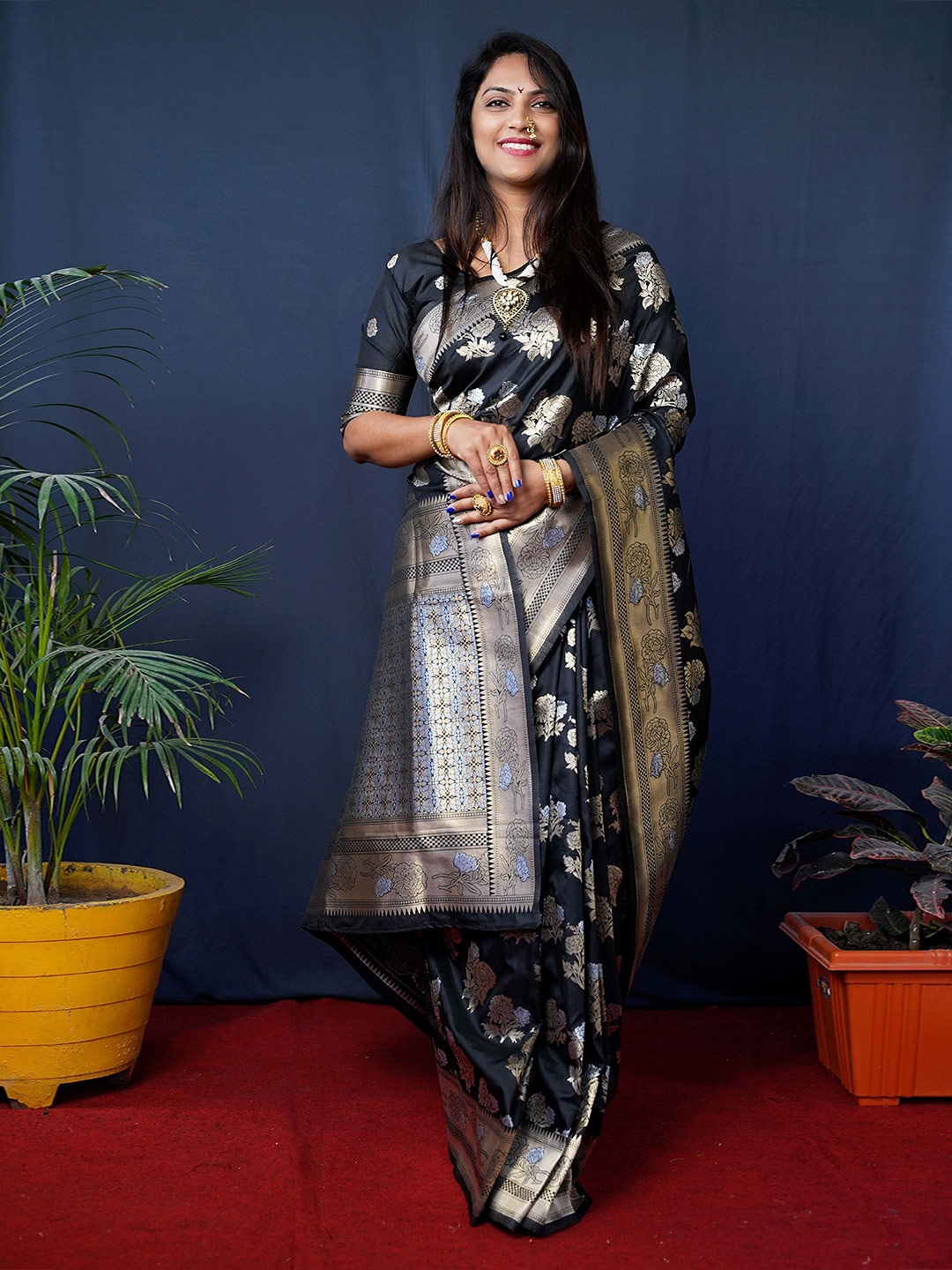 

Mitera Woven Design Zari Banarasi Saree, Black