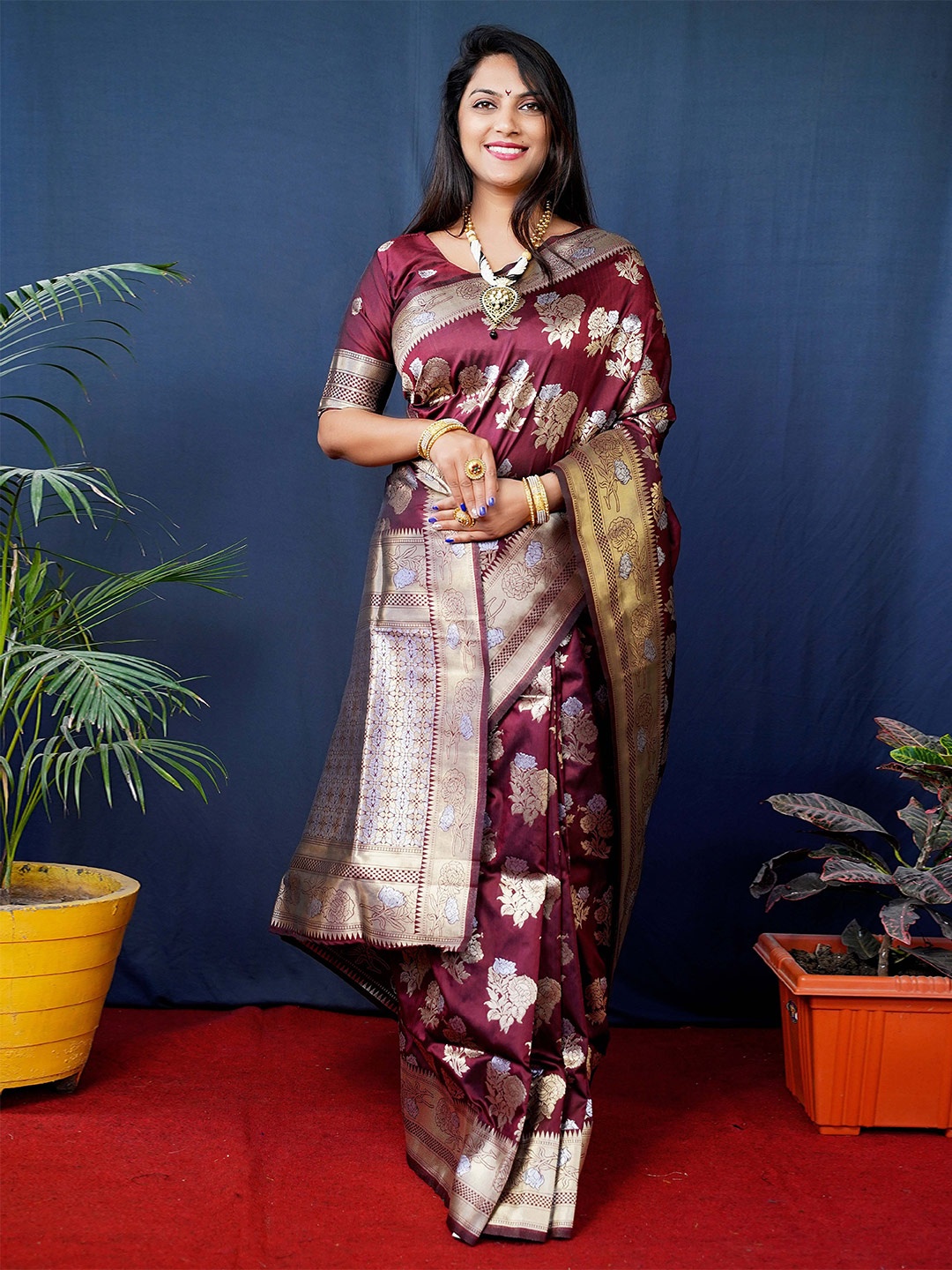 

Mitera Ethnic Motifs Zari Banarasi Saree, Maroon