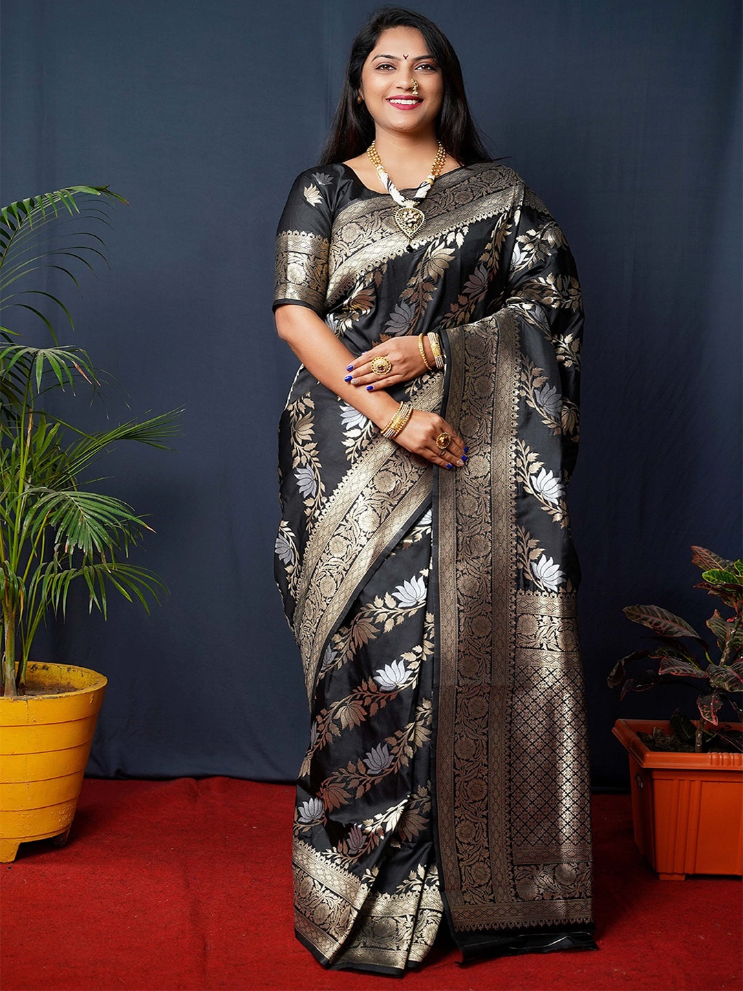 

Mitera Ethnic Motifs Zari Banarasi Saree, Black