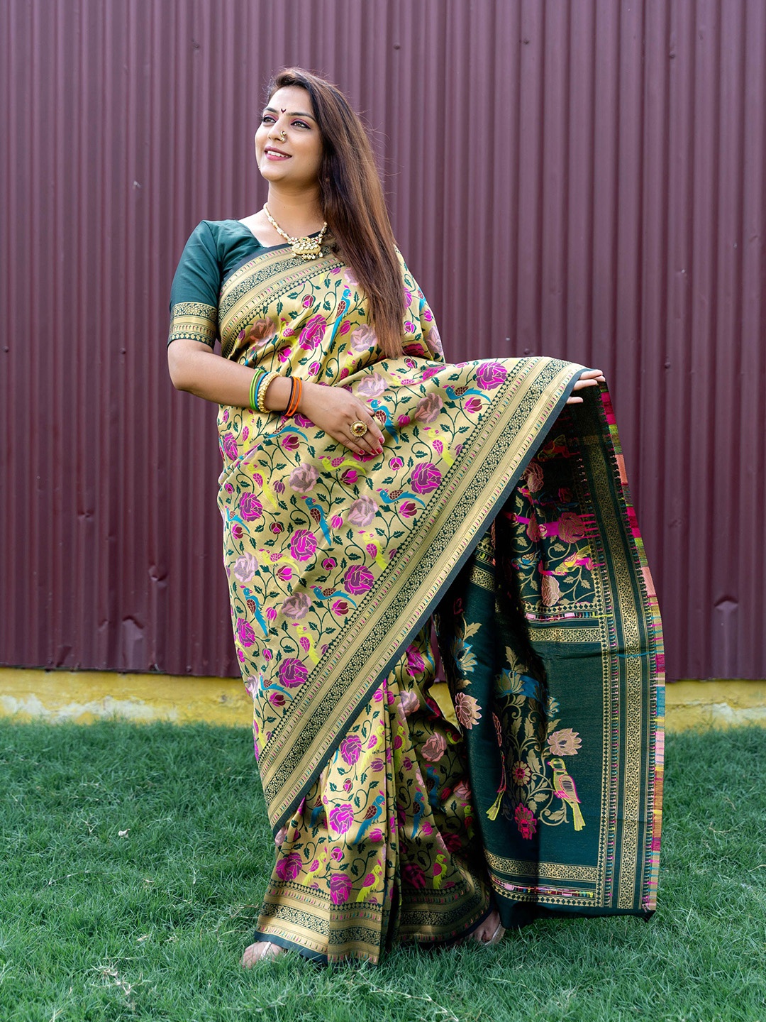 

Mitera Ethnic Motifs Zari Banarasi Saree, Green