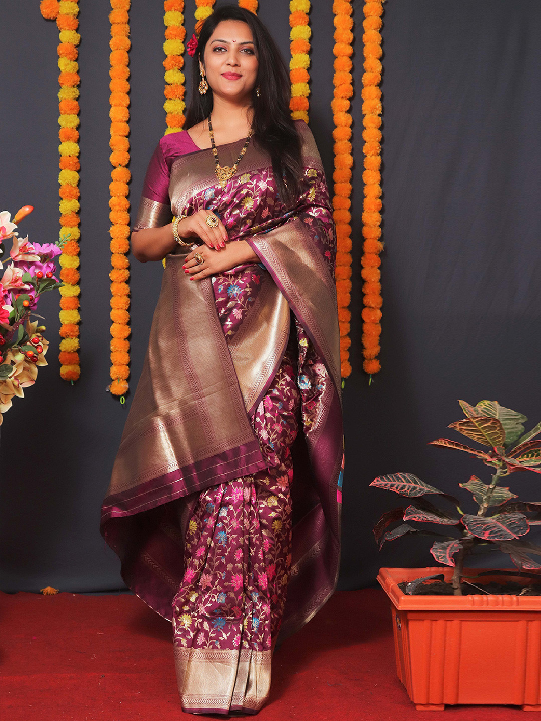 

Mitera Ethnic Motifs Zari Banarasi Saree, Burgundy