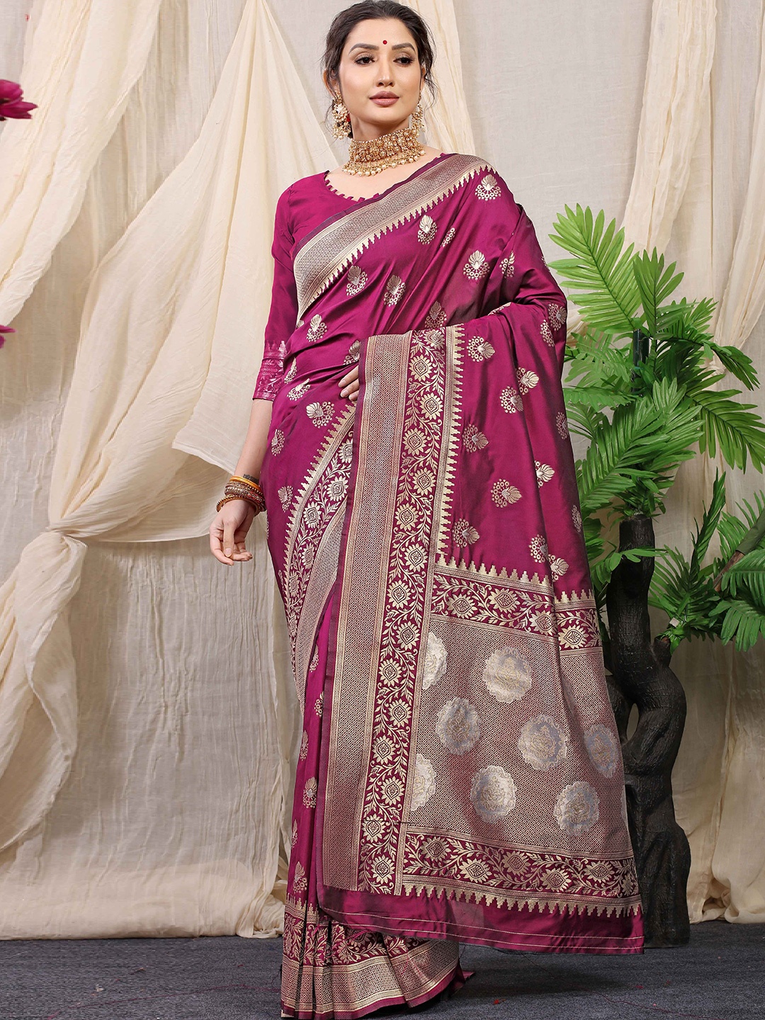 

Mitera Woven Design Zari Kanjeevaram Saree, Burgundy
